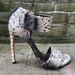 Stuart Weitzman Aloof Snakeskin Stiletto Heels in Rock Size 7 Leather Sole Spain